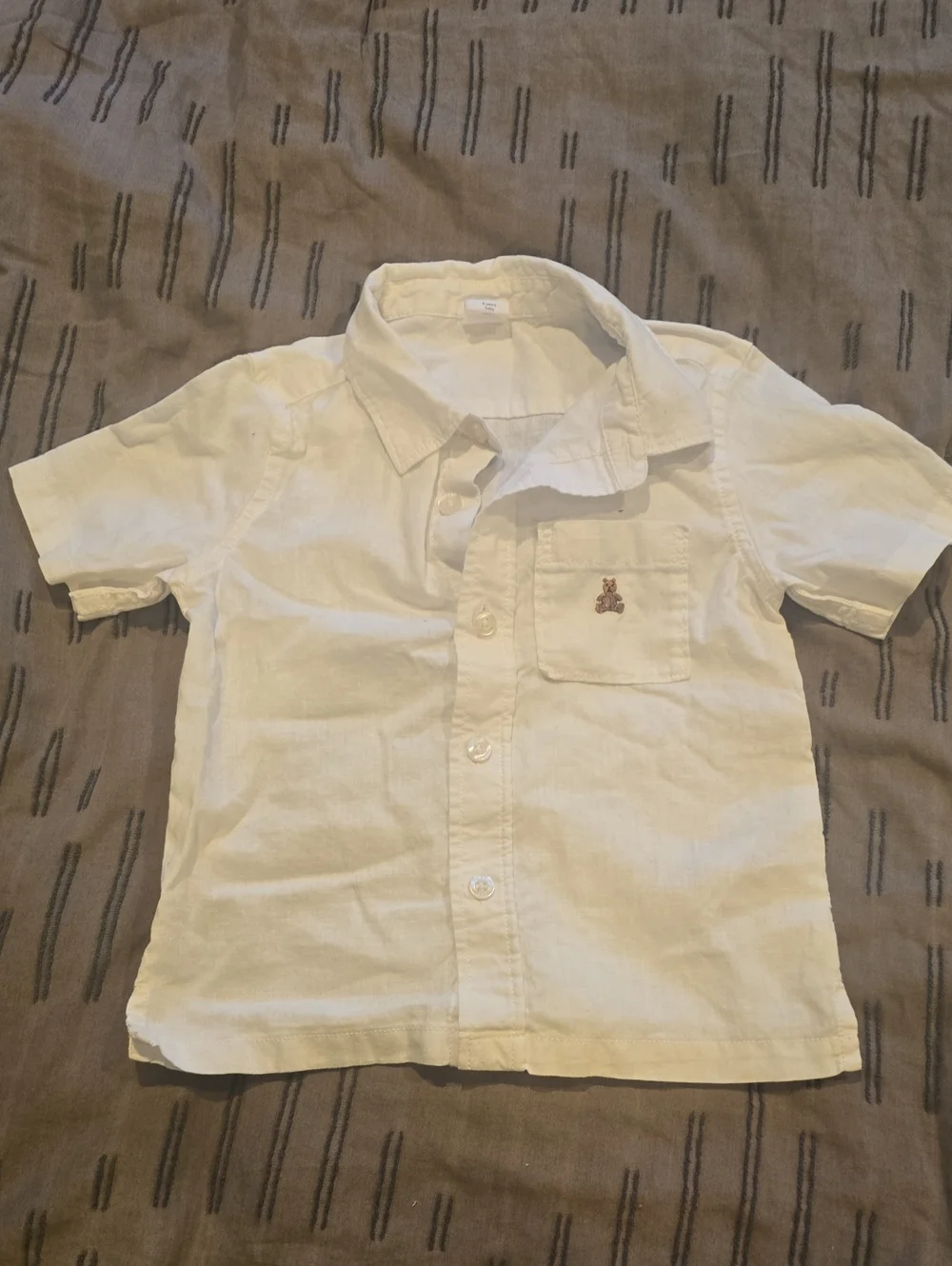 GAP White Short-Sleeve Button-Down Shirt with Pocket Embroidery